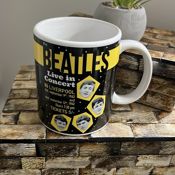 NEW VINTAGE The Beatles Live In Concert In Liverpool 1962 Mug - Picture 2 of 9